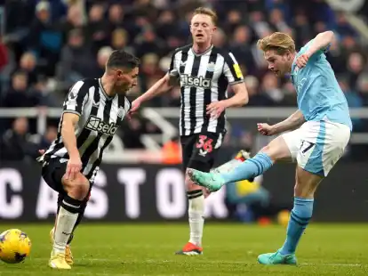 Nach der Einwechslung von Kevin De Bruyne (r) drehte Manchester City das Spiel in Newcastle.