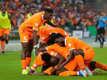 Gastgeber Elfenbeink&uuml;ste ist mit einem Sieg gegen Guinea-Bissau in den Afrika-Cup gestartet.