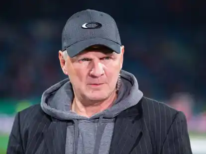 Bei einer Frage zu Beckenbauer hat Stefan Effenberg das Sport1-TV-Studie mit Tr&auml;nen in den Augen verlassen.