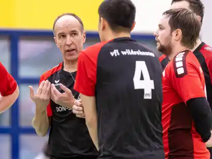 Zu inkonstant: Wildeshausens Spielertrainer Frank Gravel (links) war nicht zufrieden mit der Leistung seiner Volleyballmannschaft