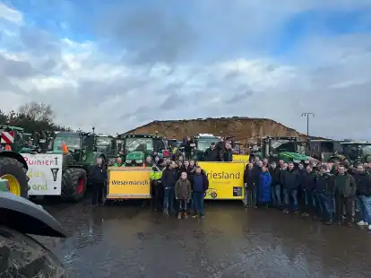 Landwirte und Landwirtinnen aus der Wesermarsch, Friesland und dem Ammerland machten sich am Sonntag mit rund 100 Schleppern auf zur Protestaktion in Berlin.