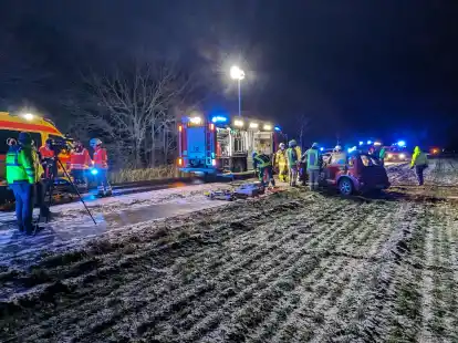 Verkehrsunfall in CharlottendorfWest Auto überschlägt sich Zwei