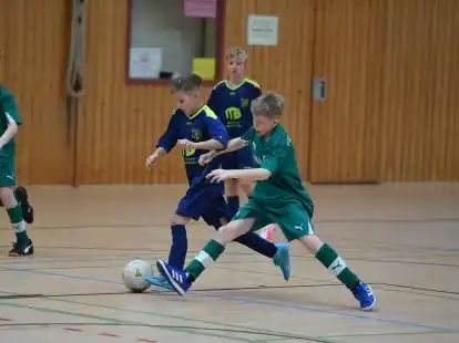 Im Turnier des jüngeren D-Jugend-Jahrgangs kam es zum friesländischen Duell zwischen dem FSV Jever II (in Grün) und dem TuS Sillenstede.