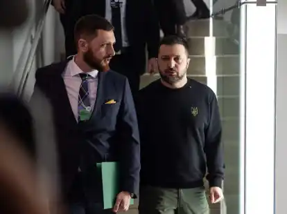 Der ukrainische Pr&auml;sident Wolodymyr Selenskyj (r) ist zum Weltwirtschaftsforum nach Davos gereist.