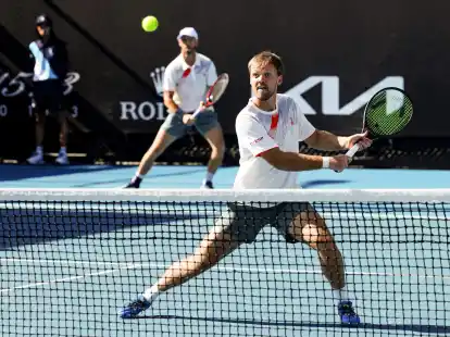 Kevin Krawietz (r) und Tim P&uuml;tz haben bei den Australian Open die zweite Runde erreicht.