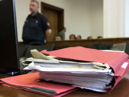 Ein 46-j&auml;hriger Mann aus Wiesmoor muss sich vor dem Landgericht Aurich verantworten. Der Mann soll seine Tochter missbraucht haben.