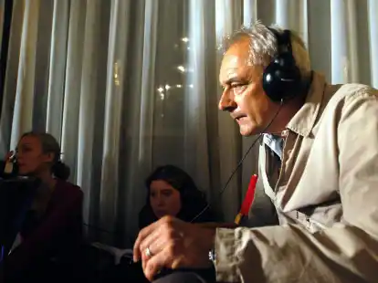 Sigi Rothemund bei Dreharbeiten f&uuml;r den Krimi &laquo;Donna Leon - Venezianisches Finale&raquo; 2002. Der Fernsehregisseur ist auf der Balearen-Insel Menorca gestorben.