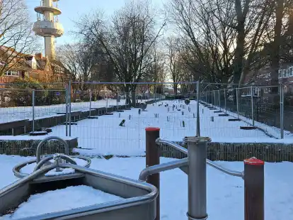 Hier wird die n&auml;chsten Monate nicht gespielt: Statt Spielger&auml;ten gibt es auf dem Stephansplatz aktuell nur einen Bauzaun zu sehen.