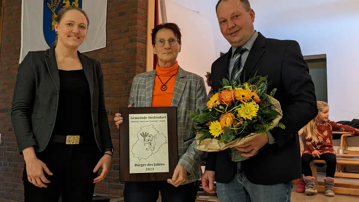 ehrung-f-r-ihr-ehrenamt-thekla-zart-ist-b-rgerin-des-jahres-in-stedesdorf