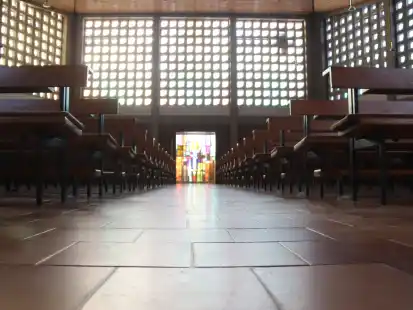 Licht am Ende des Tunnels? Ob die Dreifaltigkeitskirche in Altenoythe noch eine Zukunft hat, konnte auch bei einer Gemeindeversammlung am Donnerstagabend nicht abschlie&szlig;end gekl&auml;rt werden.