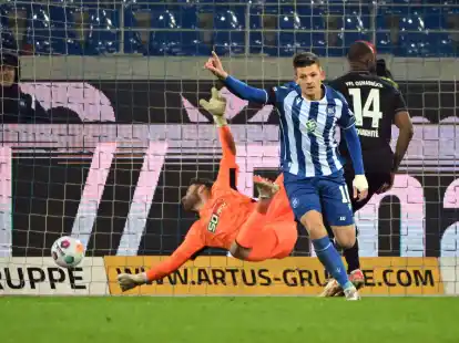 Marvin Wanitzek (M) und der KSC setzten sich zuhause gegen Osnabr&uuml;ck durch.