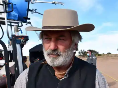 Alec Baldwin ist nach einem t&ouml;dlichen Schuss am Set erneut wegen fahrl&auml;ssiger T&ouml;tung angeklagt worden.