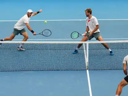 Stehen bei den Australian Open im Viertelfinale: Tim P&uuml;tz (l) und Kevin Krawietz.