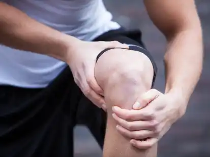 Bei Gelenkschmerzen setzen viele Menschen auf Salben mit dem Wirkstoff Diclofenac. Er kann allerdings Schaden anrichten, wenn er in den Wasserkreislauf gelangt.