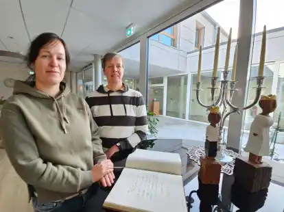 Uta Remmers (rechts im Bild) leitet das Emder Hospiz und Kathrin Theessen ist die Pflegedienstleiterin der Einrichtung.