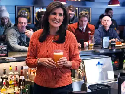 Die 52-j&auml;hrige Nikki Haley, die als Diplomatin einst Trumps Au&szlig;enpolitik auf internationaler B&uuml;hne zu vertreten hatte, hat aufgeholt und erhofft sich ein starkes Ergebnis.