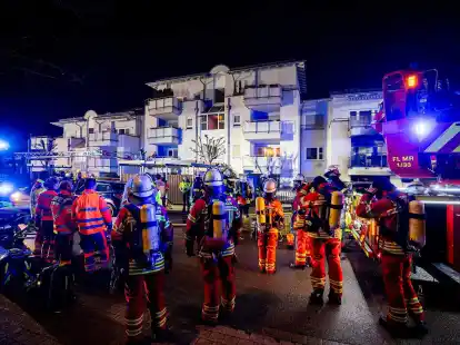 Bei einem Feuer in einem Mehrfamilienhaus in Baden-W&uuml;rttemberg sind drei Menschen ums Leben gekommen.
