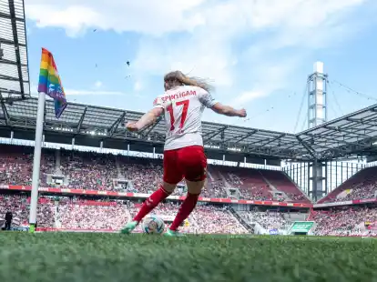 Die Zahl der Zuschauerinnen und Zuschauer in der deutschen Frauen-Bundesliga sind in der Saison 2022/23 deutlich gestiegen.