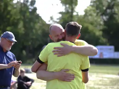 Geh&ouml;rt einfach zum TuS Hinte: Trainer Matthias Voss ist immer nah dran an seinen Spielern.