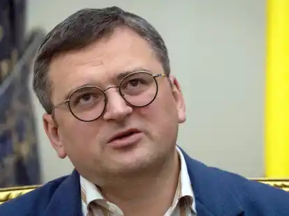 Der ukrainische Au&szlig;enminister Dmytro Kuleba bem&auml;ngelt den schleppende Nachschub an Artilleriemunition (Archivbild).