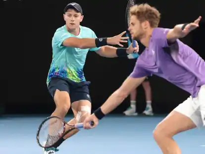 Dominik Koepfer (l) und Yannick Hanfmann haben das Doppel-Halbfinale in Melbourne verloren.