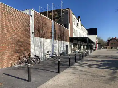 Ein neues Drei-Sterne-Hotel soll auf das Dach des Auricher XL-Combimarktes aufgesetzt werden.