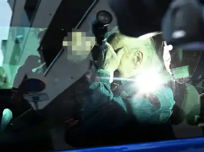 Der 88-j&auml;hrige Josef Fritzl auf dem Weg zu der Anh&ouml;rung am Landgericht Krems.