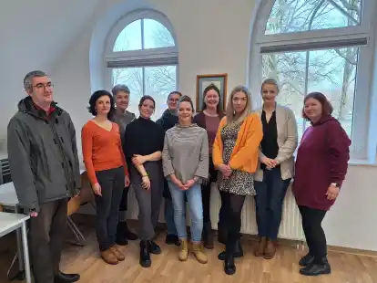 Freuten sich &uuml;ber den erfolgreichen Kursabschluss (von links): Rene Justavitz, Tatiana Shahab, Mariya Tsikova, Saskia St&ouml;ver, Nadine Schmidt, Heike Schwarz, Janina Koziura, Sabine Haferkamp-Maey (Kursleiterin), Eva Nehues und Stefanie Otte