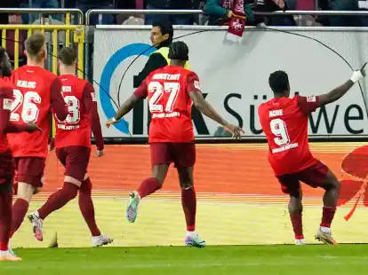 Kaiserslautern holte sich gegen Schalke die drei Punkte.