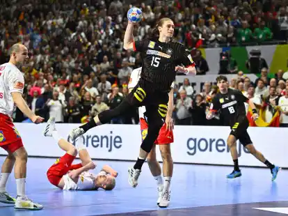 Aus der Traum vom Finale: Juri Knorr und die DHB-Auswahl mussten sich D&auml;nemark knapp geschlagen geben.