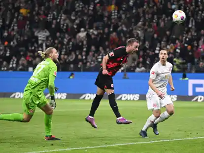 Mario G&ouml;tze (M) k&ouml;pfte die Eintracht gegen Mainz zum Sieg.