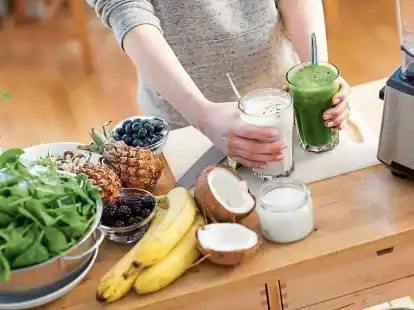 Eine selbst gemachte Saftkur bringt zwar deutlich mehr Arbeit mit sich als die Fertig-Variante &ndash; sie ist aber auch ohne Frage deutlich  g&uuml;nstiger.