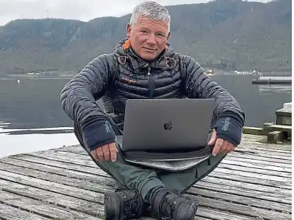 Wenn es nicht anders geht, schreibt Andreas Winkelmann auch unterwegs, wie hier in Finnland.