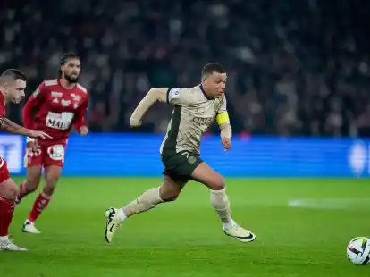 Konnte seine Mannschaft nicht zum Sieg f&uuml;hren: PSG's Kylian Mbappe (r).