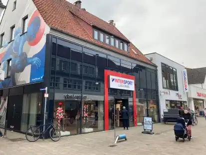 Auch die Intersport-Filiale an der Langen Straße in Cloppenburg öffnet am Donnerstag vorläufig nicht wieder.