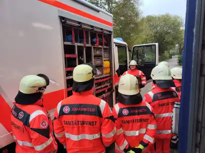 26 Johanniterinnen und Johanniter aus neun Ortsverb&auml;nden lernten in Wiesmoor die Grundlagen des Katastrophenschutzes.