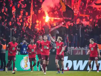 Kaiserslautern zieht durch ein 3:1 bei der Hertha ins Halbfinale des DFB-Pokals ein.