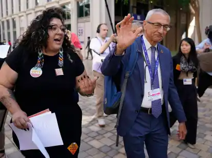 John Podesta (r) ist derzeit Berater f&uuml;r Innovation und Umsetzung sauberer Energien.