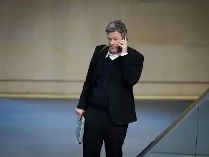 Robert Habeck habe im vergangenen Jahr mit den Anrufen begonnen, &laquo;in unregelm&auml;&szlig;igem Abstand, so weit die Zeit es zul&auml;sst&raquo;, erkl&auml;rte eine Sprecherin des Wirtschaftsministeriums.