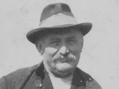 Bauunternehmer Diedrich Cassens errichtete das Wohnhaus an der Norder Landstra&szlig;e in Esens, wo er auch seine Baugesch&auml;fte koordinierte.