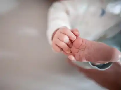 Kurz nach der Geburt bestimmen die Sorgeberechtigten einen Vornamen. Dieser darf zwar ungew&ouml;hnlich sein, aber nicht das Kindeswohl gef&auml;hrden. (Symbolbild)