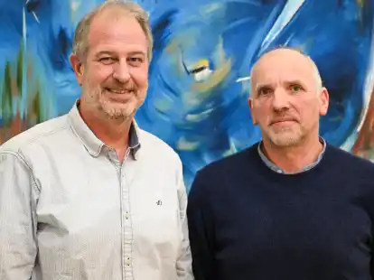 Dirk Ihmels (links) ist Ratsherr in der Gemeinde Bockhorn. Gleichzeitig ist seine Firma, die innoVent in Varel, Planer des Windparks. Zusammen mit Hergen K&ouml;hne ist er au&szlig;erdem Co-Gesch&auml;ftsf&uuml;hrer der Investorfirma &bdquo;WP-Grabstederfeld UG & Co. KG&ldquo;.