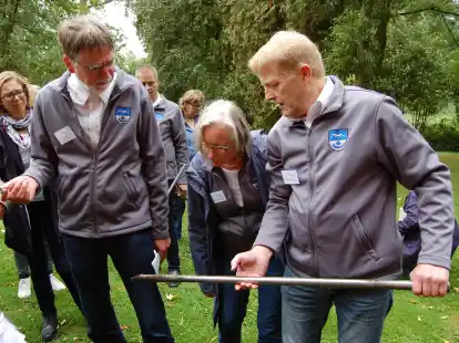 Die Bewertungskommission des Landeswettbewerbs &bdquo;Unser Dorf hat Zukunft&ldquo; im August 2018 in Schwei: In diesem Jahr startet mit dem Kreiswettbewerb eine neue Runde.