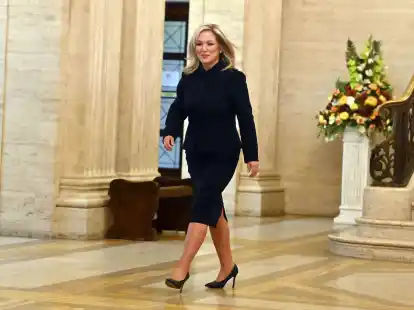 Michelle O'Neill in der Gro&szlig;en Halle des Parlamentsgeb&auml;udes in Stormont (bei Belfast).