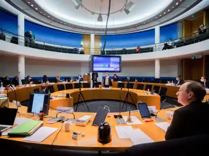 Teilnehmer des Bundestags-Untersuchungsausschusses zum Terroranschlag auf dem Weihnachtsmarkt am Breitscheidplatz.