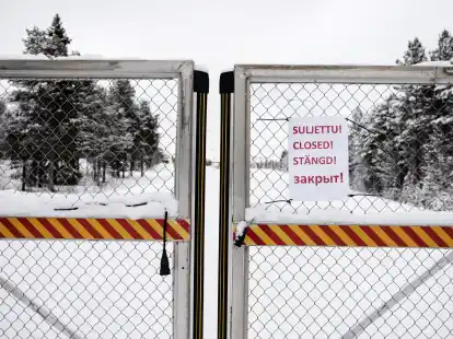 Neuer Eiserner Vorhang? Finnland die Übergänge seiner 1340 Kilometer langen Grenze zu Russland geschlossen (hier zu sehen: der Grenzkontrollpunkt bei Salla in Finnland). Der Hohe Norden droht zum Brennpunkt eines neuen Ost-West-Konfliktes zu werden.