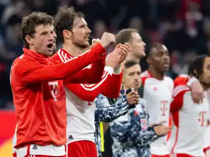 Thomas M&uuml;ller (l) und seine Bayern freuen sich auf das Topspiel gegen Bayer Leverkusen.