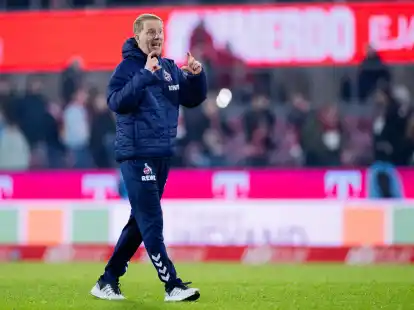 Konnte mit seinem Team einen 2:0-Sieg gegen Frankfurt feiern: K&ouml;lns Trainer Timo Schultz.