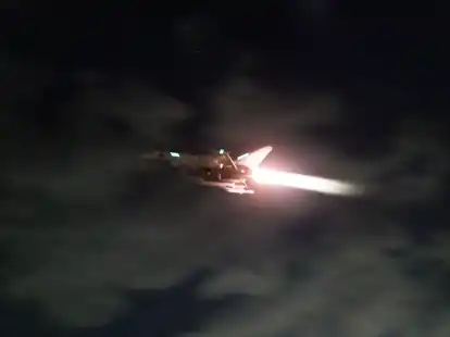 Ein Kampfflugzeug der Royal Air Force vom Typ Typhoon startet, um Angriffe auf Ziele der Huthi-Miliz durchzuf&uuml;hren.