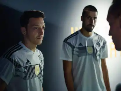 Khedira und &Ouml;zil k&ouml;nnten im Sommer bei einem neuen Turnier f&uuml;r &uuml;ber 35-j&auml;hrige Fu&szlig;baller auflaufen.